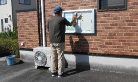 掲示板の張り替え